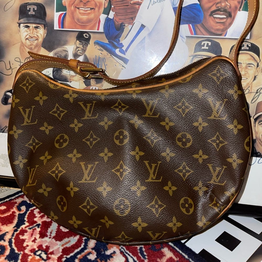 Louis Vuitton Croissant MM
